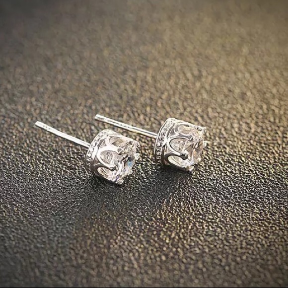 0.84 ct Round CZ 925 Stud Earrings - Picture 4 of 7